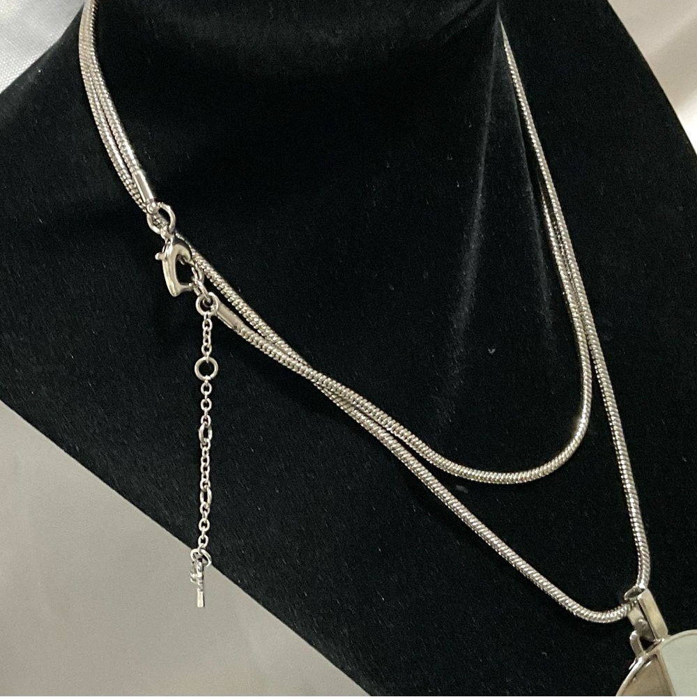 Jennifer Lopez Pendant Necklace - Picture 10 of 10
